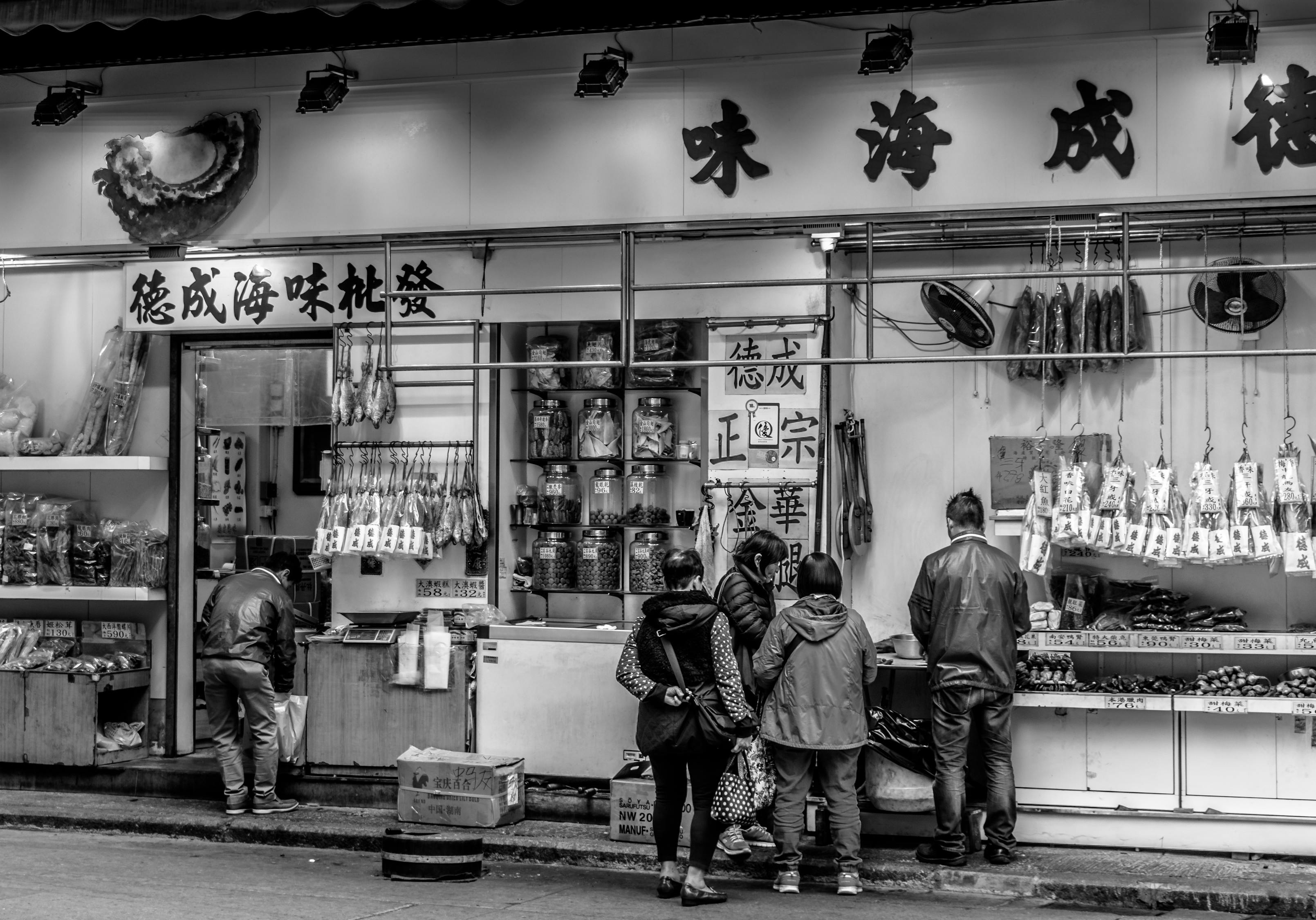 香港最新正版挂牌，市场的新机遇与挑战登场