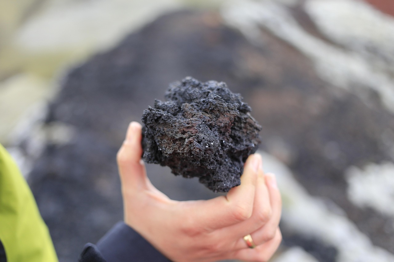全球火山爆发最新动态，影响及应对策略